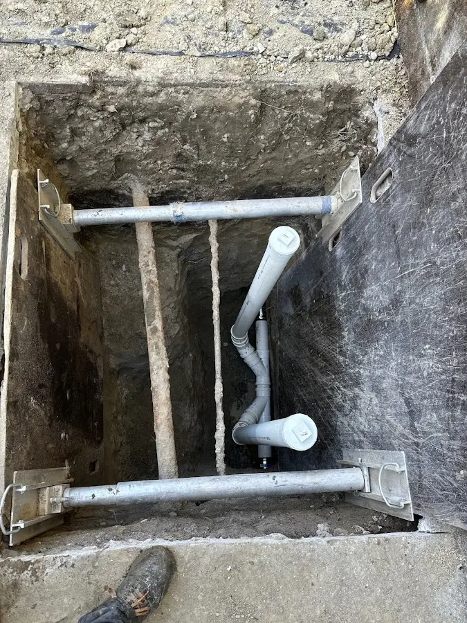 Experienced plumber completing Drain Cleaning work in Washington